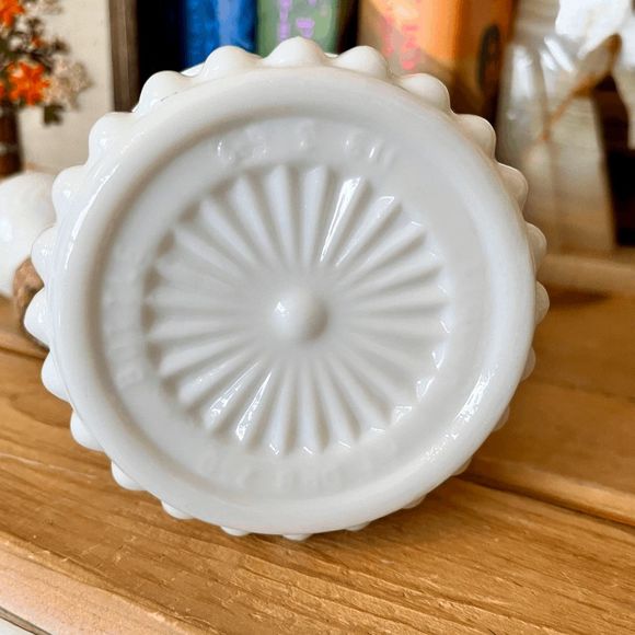 Vintage 1969 White Milk Glass Jim Beam Whiskey EMPTY Bottle Decanter & Stopper - Picture 5 of 7